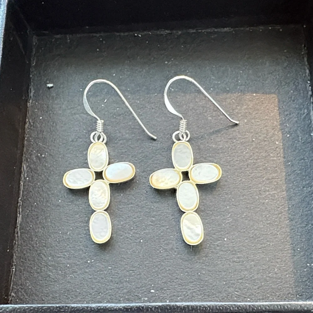 Elegant 925 Sterling Silver Mother Pearl Cross Earrings - Picture 6 of 7